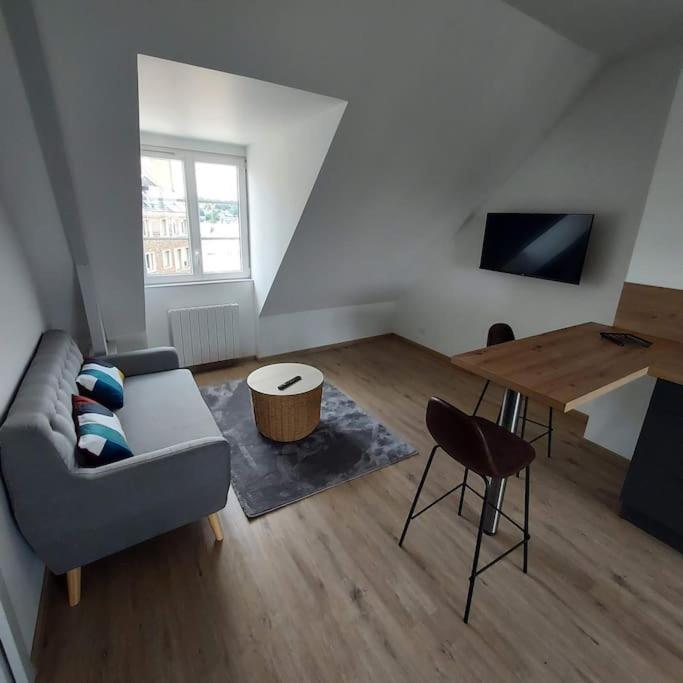 Bel Appartement F2 Hyper Centre Refait A Neuf Coutances Exterior foto